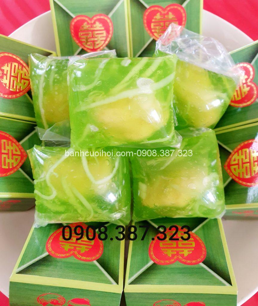 Làm bánh phu thê dừa