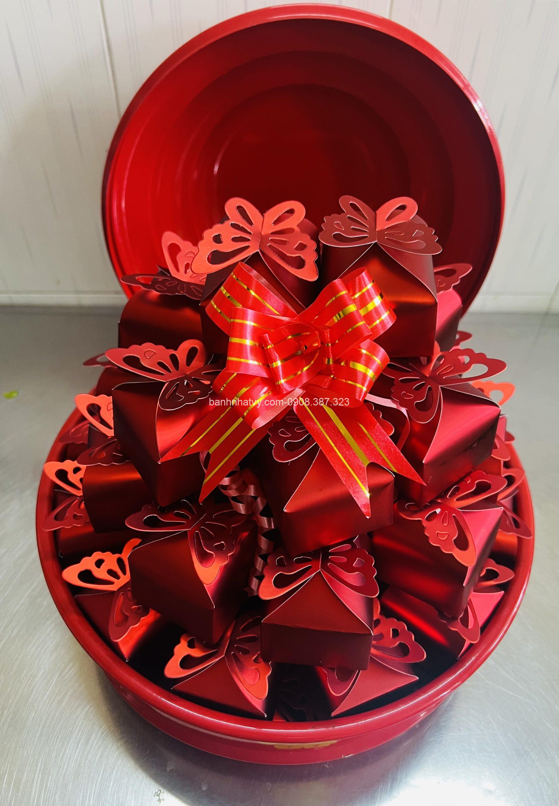 65 bánh phu thê dừa hộp bướm đỏ 65 bánh phu thê dừa hộp bướm đỏ