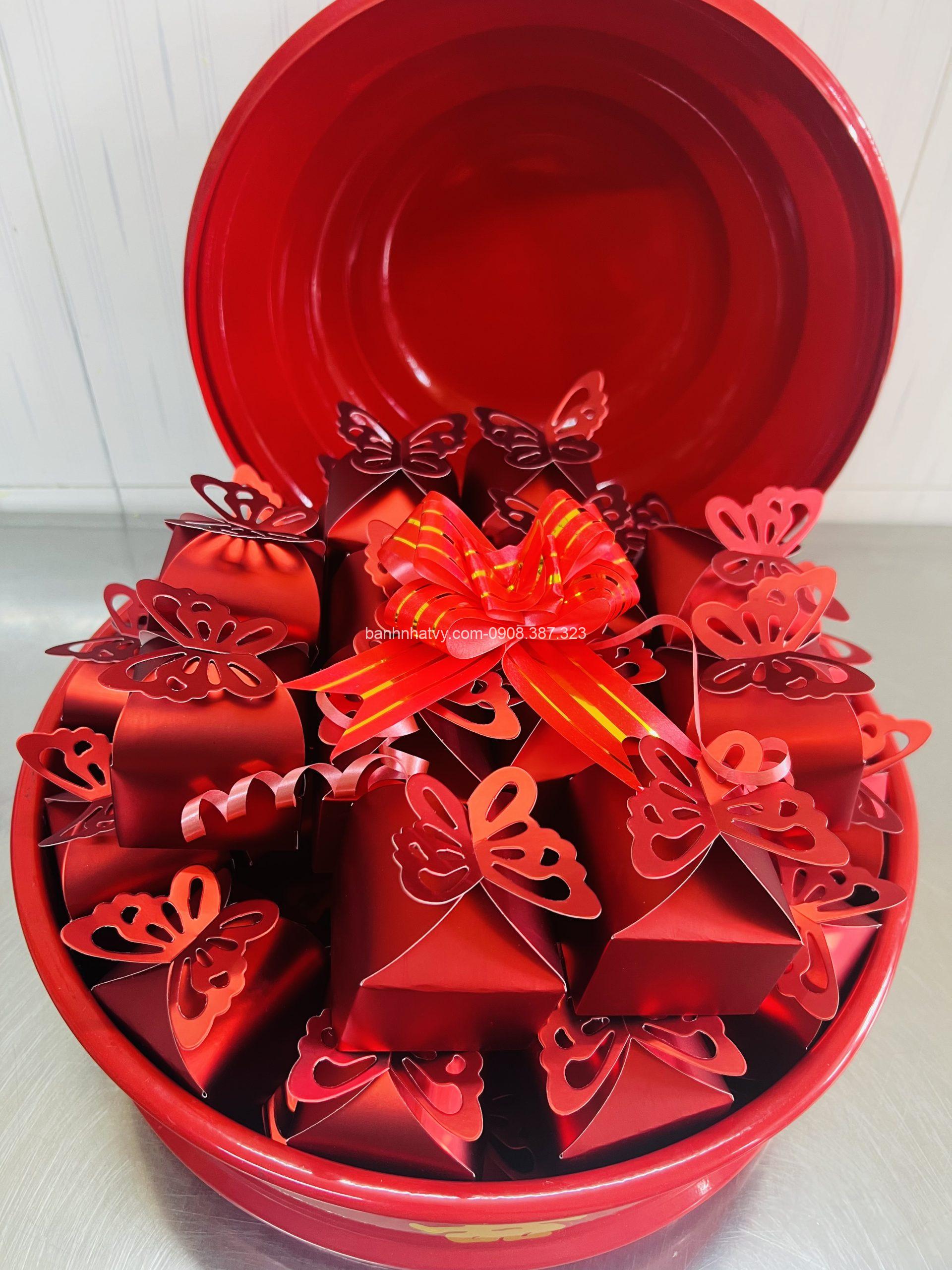50 bánh phu thê dừa hộp bướm đỏ 50 bánh phu thê dừa hộp bướm đỏ